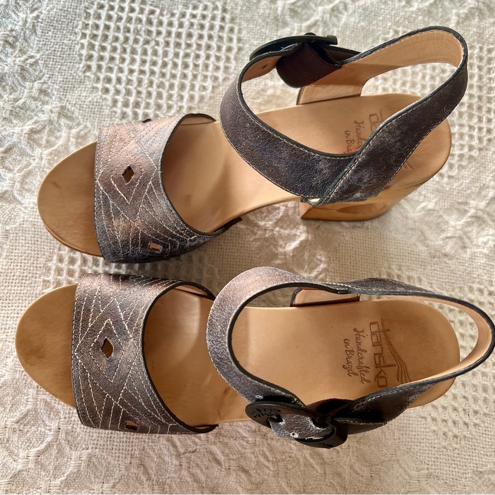 Dansko Odele Metallic Wood Block Heel Sandal Buckle Strap Adjustable Size 39 - Picture 5 of 15